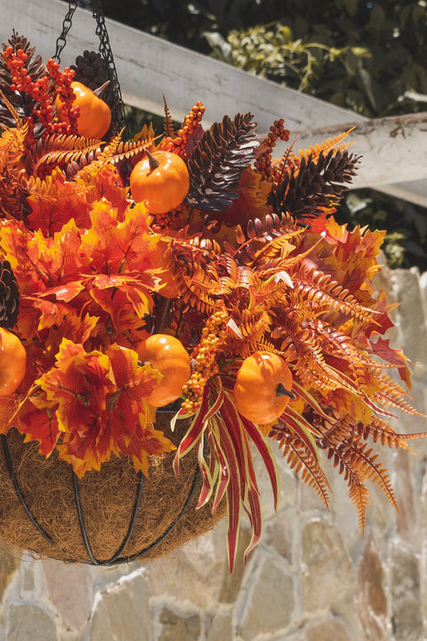 15Pcs Outdoor Artificial Maple Leaf, Pumpkin, and Berry Bouquet