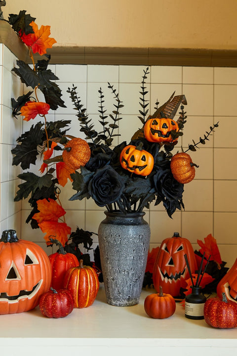 4Pcs Halloween Pumpkin Bunch with Black Maple Leaves